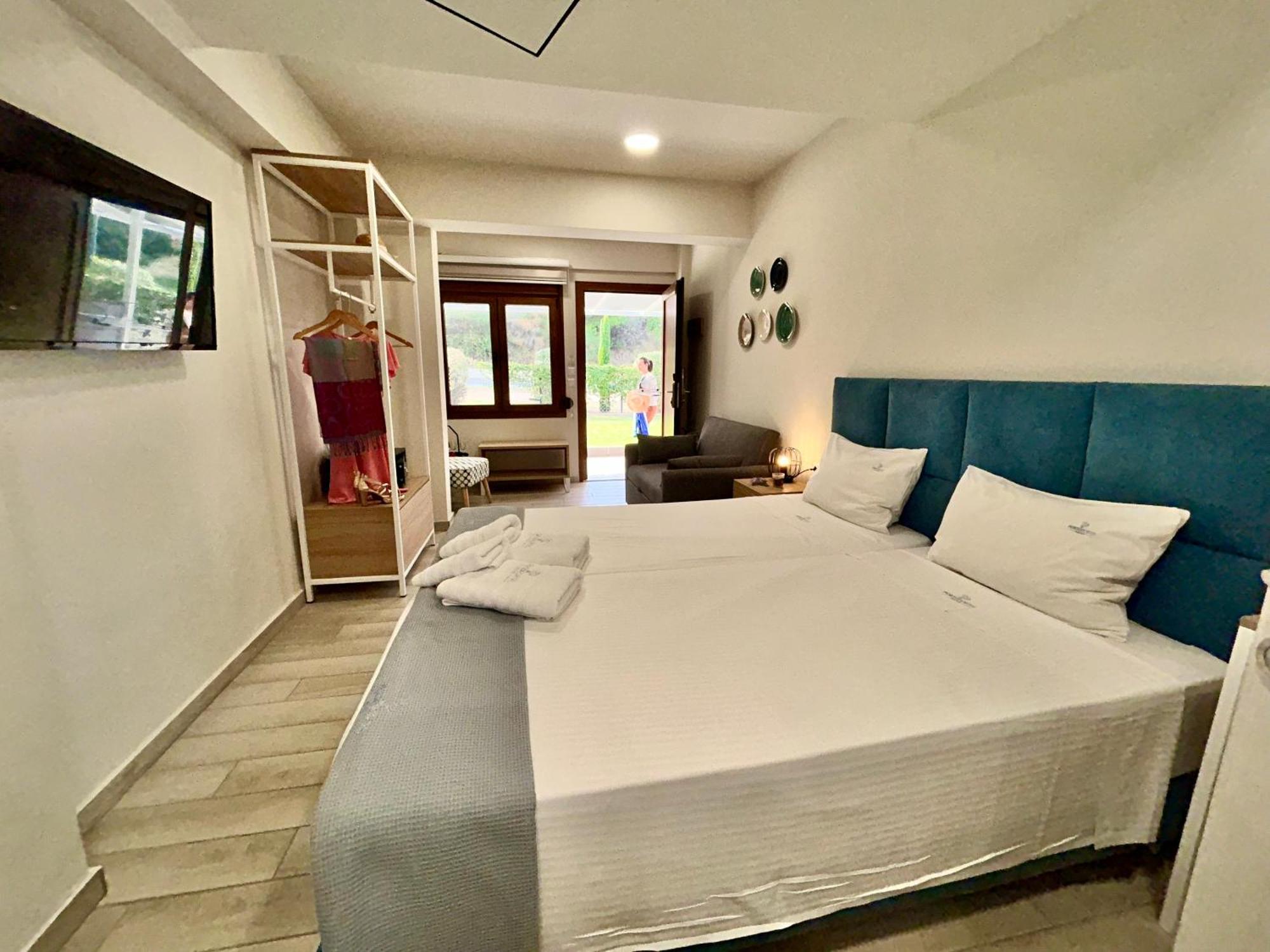 Porto Portes Suites Néa Poteídaia Eksteriør bilde