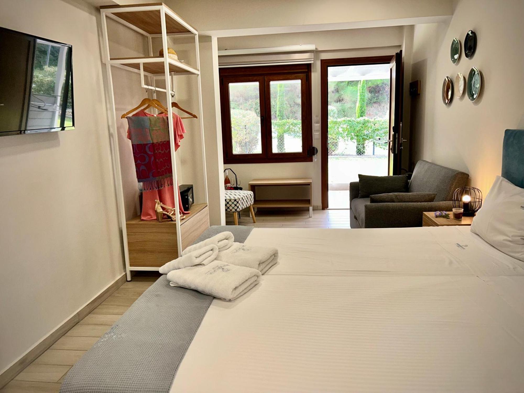 Porto Portes Suites Néa Poteídaia Eksteriør bilde